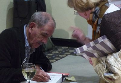 Hunter Davies signing books bd